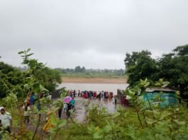 अरपा नदी में गूंजा “गणपति बप्पा मोरया”, नम आंखों से दी बप्पा को विदाई