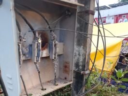 विद्युत विभाग की अनदेखी से कोटा मार्केट में दुकानदारों की जान पर खतरा