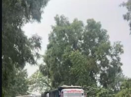 रतनपुर–कोटा मार्ग पर घंटों जाम, सड़क पर गिरा हाई वोल्टेज तार