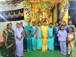 खैरा में त्रिमूर्ति दुर्गा उत्सव समिति की अनोखी पहल, 101 दीपों से साकार किया दीपो से मां लिख कर दिया आस्था का स्वरूप 🌺