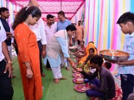 *केंद्रीय राज्य मंत्री श्री तोखन साहू ने महानवमी पर विभिन्न देवी मंदिरों में किए दर्शन-पूजन, कन्या पूजन एवं भंडारे में हुए सम्मिलित*