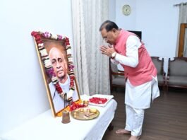 *मुख्यमंत्री श्री विष्णु देव साय ने लौह पुरुष सरदार वल्लभभाई पटेल की जयंती पर उन्हें किया नमन*